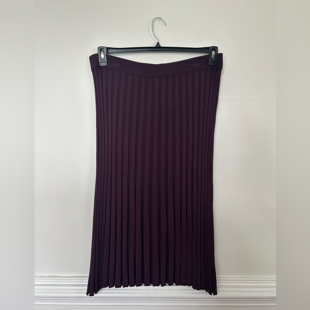 Elegant Purple Pleated Skirt - Picture 2 of 3